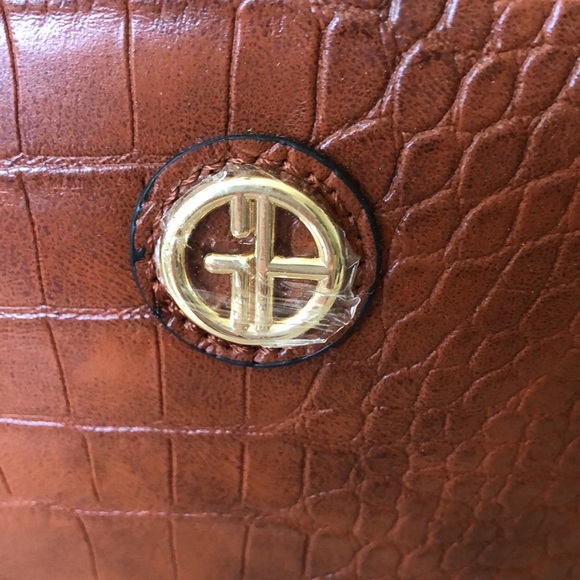 NWT Giani Bernini faux ostrich with multi pockets crossbody strap 13x9x5 - Picture 2 of 8